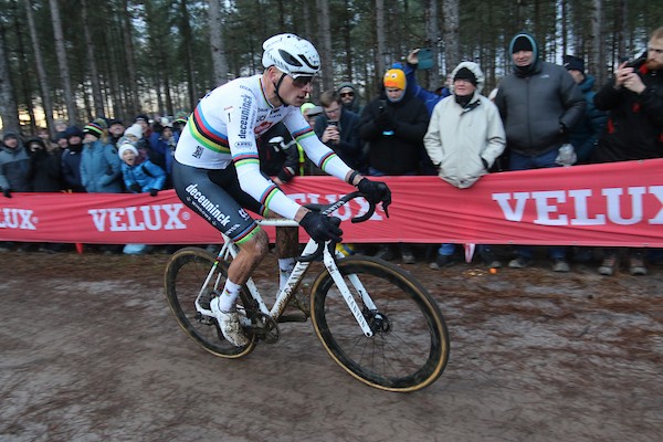 Van der Poel en Alvarado winnen ook in Mol