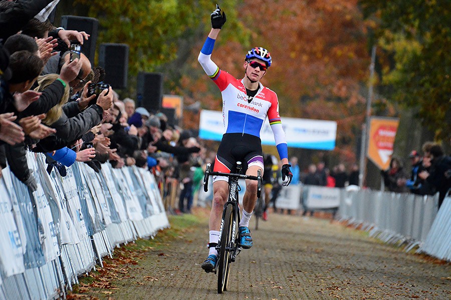 Van der Poel oppermachtig in GP Brabant