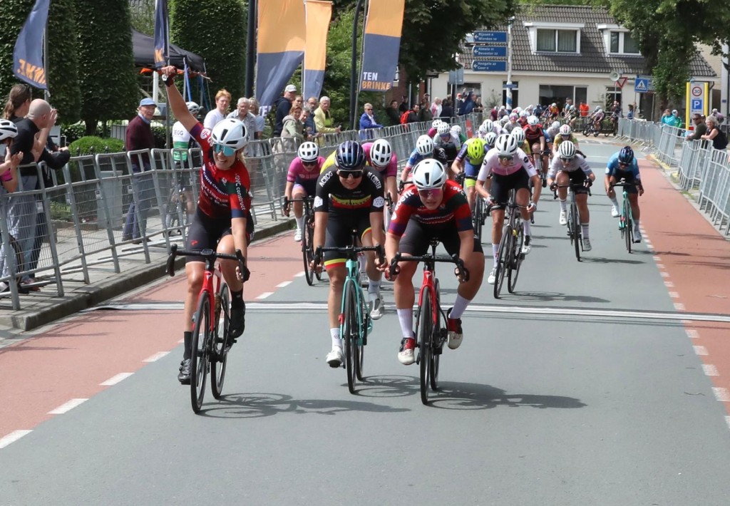 Arianna Pruisscher wint Ronde van Twente