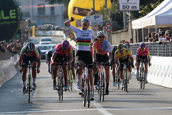 Balsamo wint Binda, Blaak is vierde