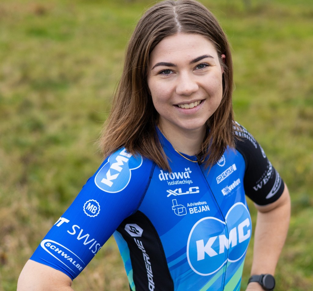 Lola Bakker naar het KMC mountainbiketeam