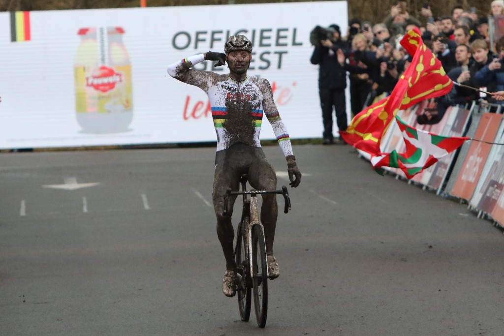 Van der Poel pakt de draad weer op