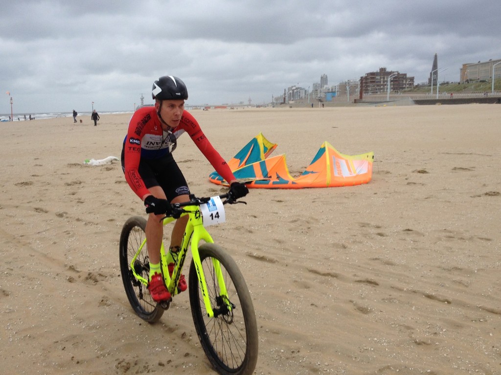 Ronan van Zandbeek ploetert naar zege in Scheveningen