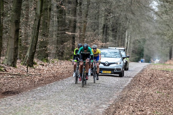 Dorpenomloop Dwars door Drenthe opent wielerseizoen