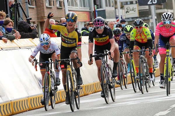 Marianne Vos start wegseizoen in Strade Bianche