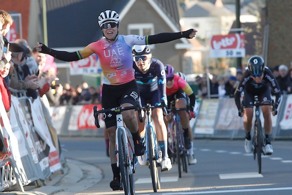 Bastianelli wint Hageland, Mackaij derde