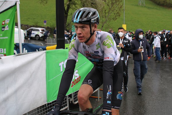 Arensman schuift top tien binnen in Giro