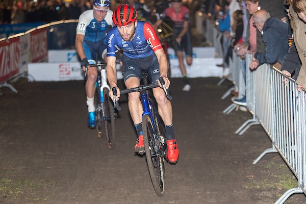 Nacht van Woerden legt eerste renners vast