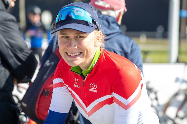 Eline van Rooijen wint in Estland