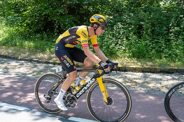 Olav Kooij derde bij rentree in peloton