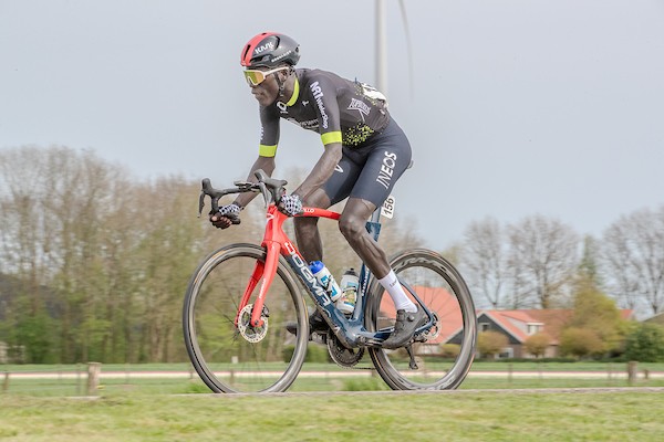 Nederlandse clubteam Ride United geeft Oost-Afrikaanse renners een kans