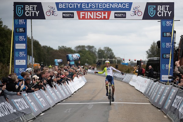 Taco van der Hoorn wint BetCity Elfstedenrace