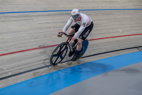 Hoogland wint NK kilometer, Van der Peet keirin