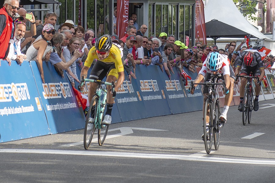 Roglic houdt stand in Tour de Romandie