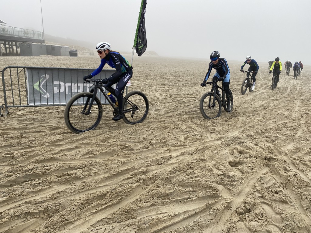 Hillen en Trouwborst winnen in Scheveningen